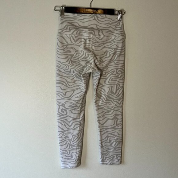 Alo Grey and White Leggings - Picture 3 of 11
